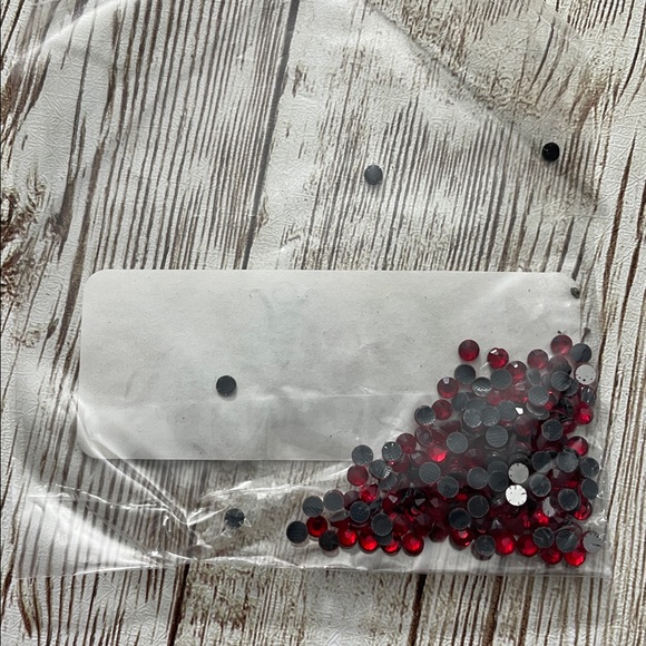 🆕 The Crafts Outlet 144-pc Iron On Heat Hot Fix Glass Rhinestones 3mm Ruby Red - Picture 3 of 4